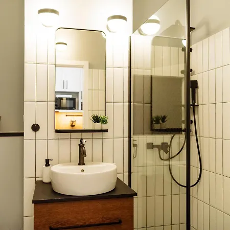 Santos - Old - View - Balcony - Netflix