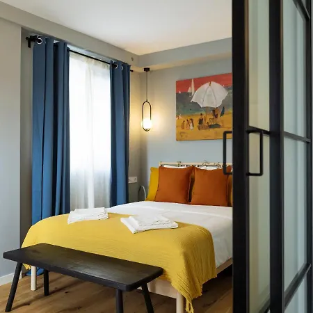 Santos - Old - View - Balcony - Netflix *