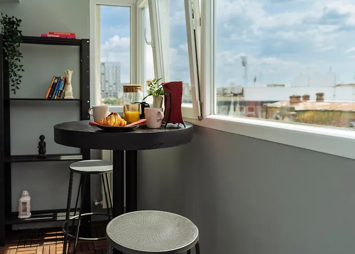 Santos - Old - View - Balcony - Netflix * בוקרשט