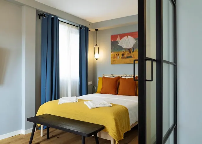 Santos - Old - View - Balcony - Netflix *