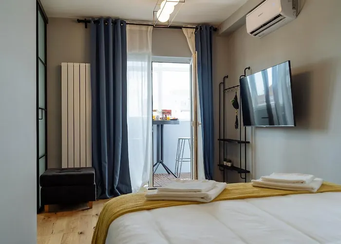 Santos - Old - View - Balcony - Netflix * בוקרשט