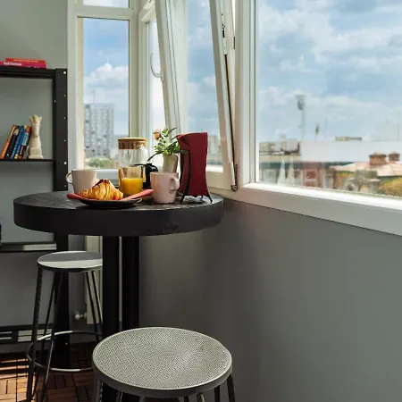 Santos - Old - View - Balcony - Netflix * בוקרשט