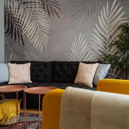 Santos - Old - View - Balcony - Netflix *