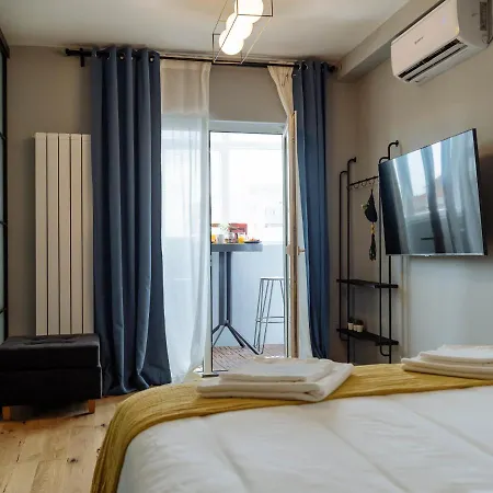 Santos - Old - View - Balcony - Netflix * בוקרשט