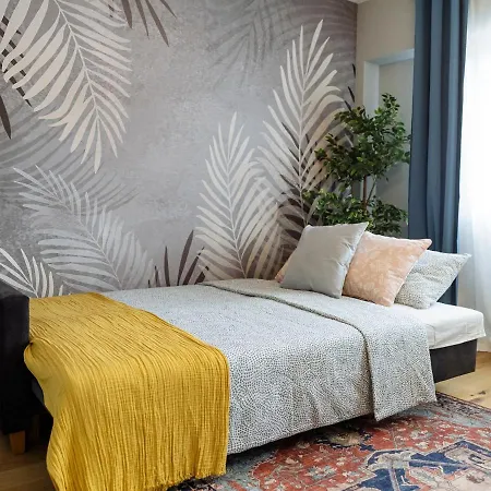 Santos - Old - View - Balcony - Netflix