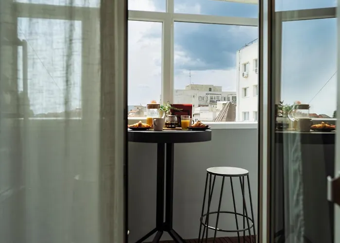 Santos - Old - View - Balcony - Netflix ブカレスト